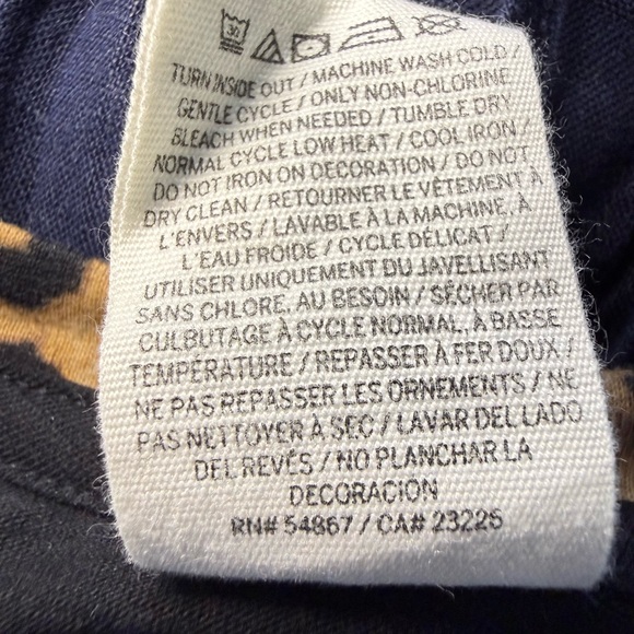 PINK Victoria’s Secret Leopard Raglan Baseball Tee - Large - Picture 4 of 7